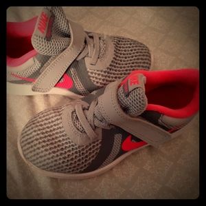 Nike Tennis Shoes - Girls (Sneakers)